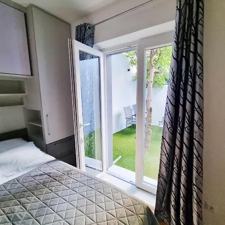 Apartman Naranca- With 2 Bedrooms Apartment Makarska
