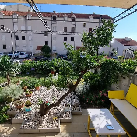 Apartman Naranca- With 2 Bedrooms Makarska