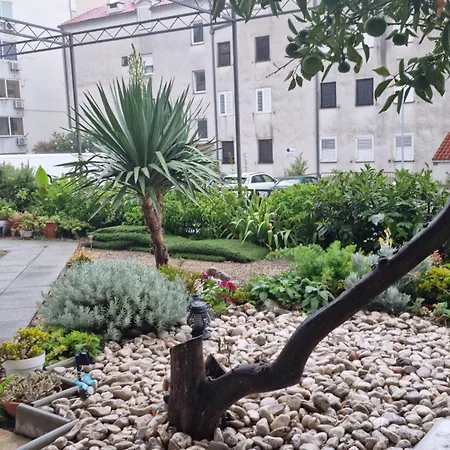 Apartman Naranca- With 2 Bedrooms Makarska